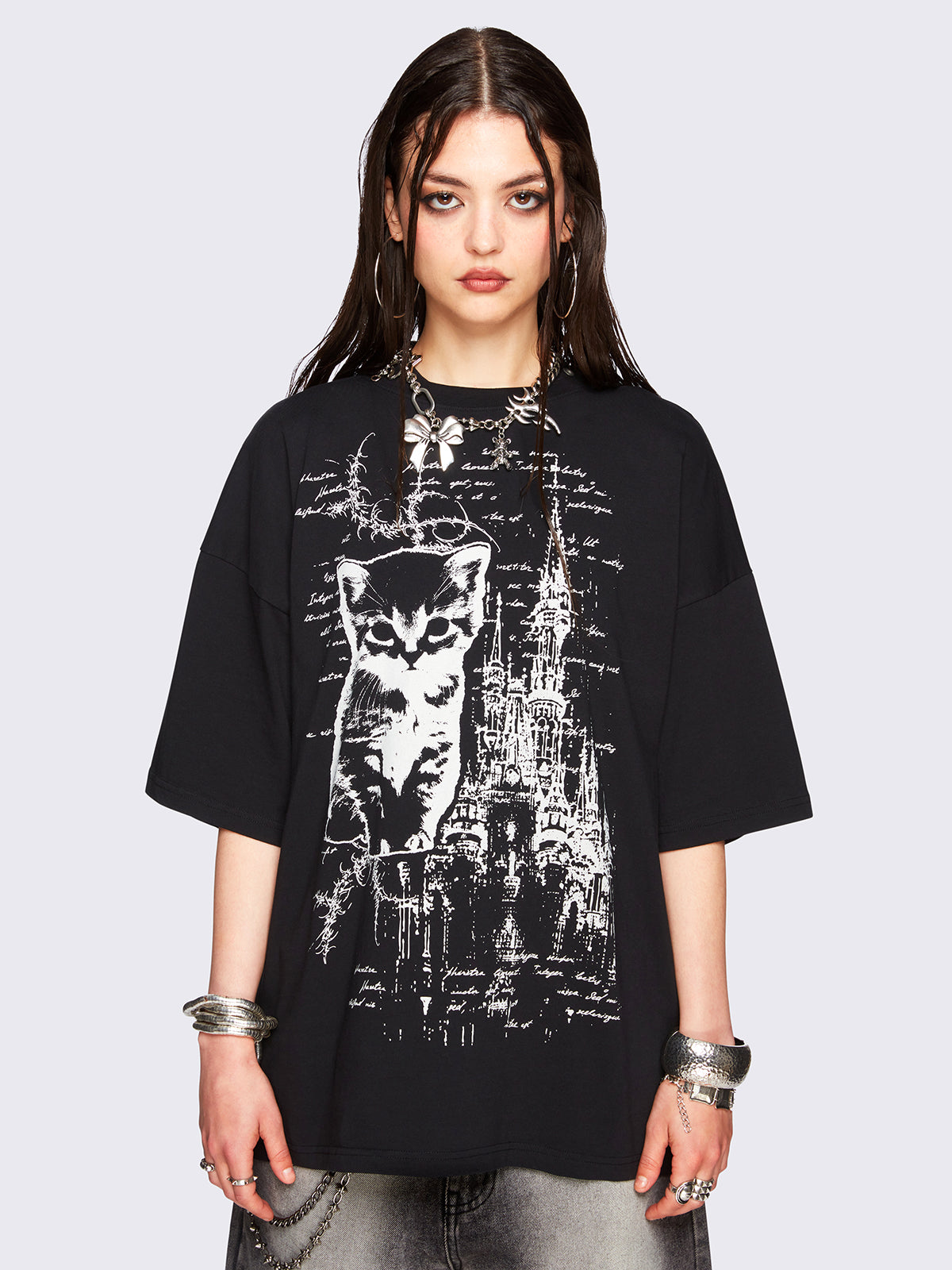Oversized black t-shirt with cat and cathedral.