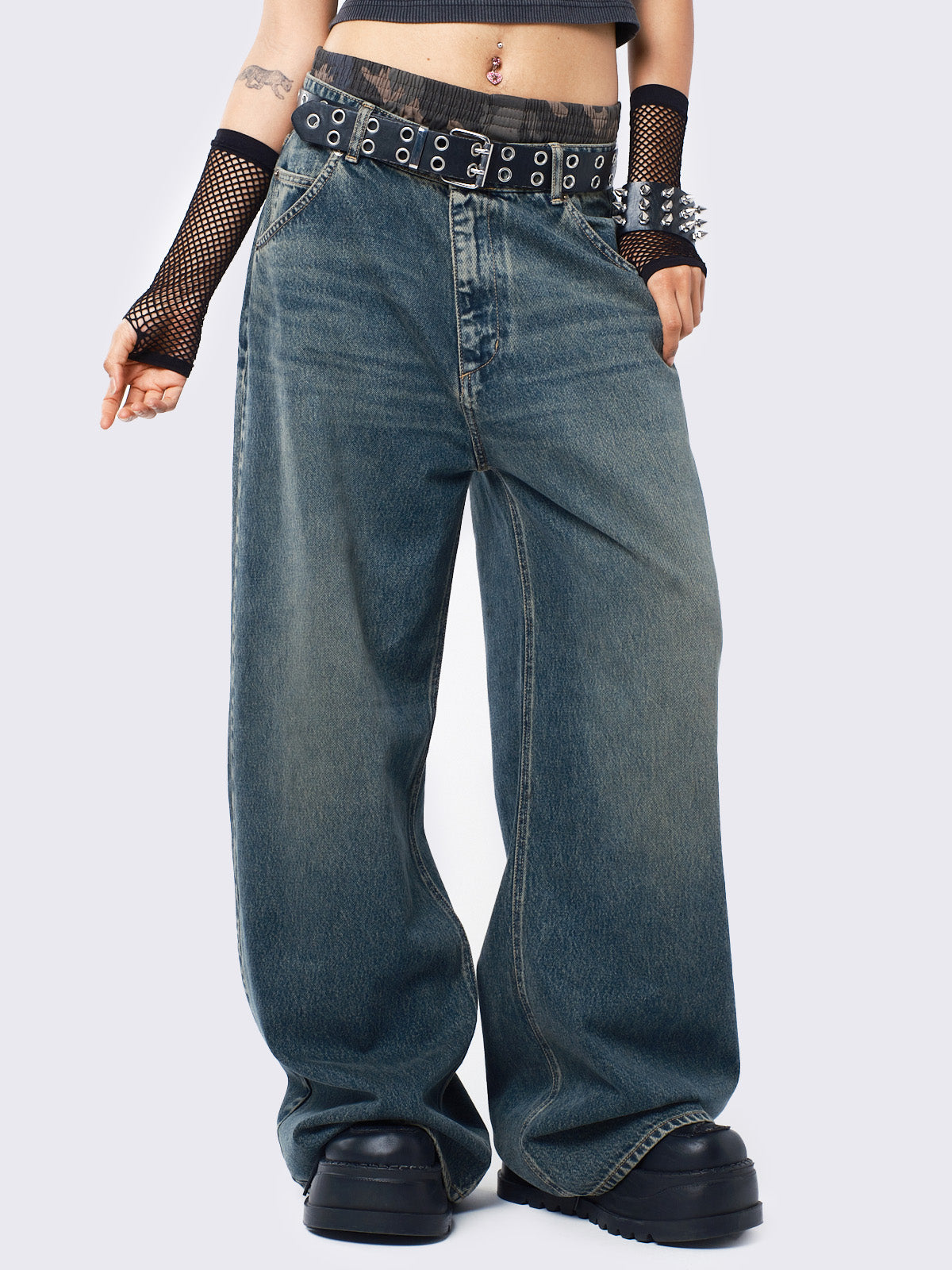 Baggy jeans in washed light blue with green overdye, Minga Star back embroidery, wide leg, regular waist, and relaxed fit. Y2K-inspired and grunge aesthetic.