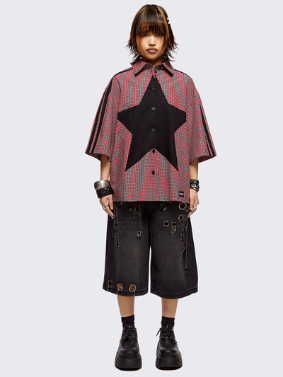 Checkered bowling shirt in red with black star patch