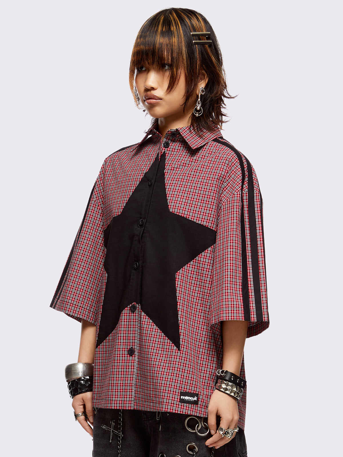 Checkered bowling shirt in red with black star patch