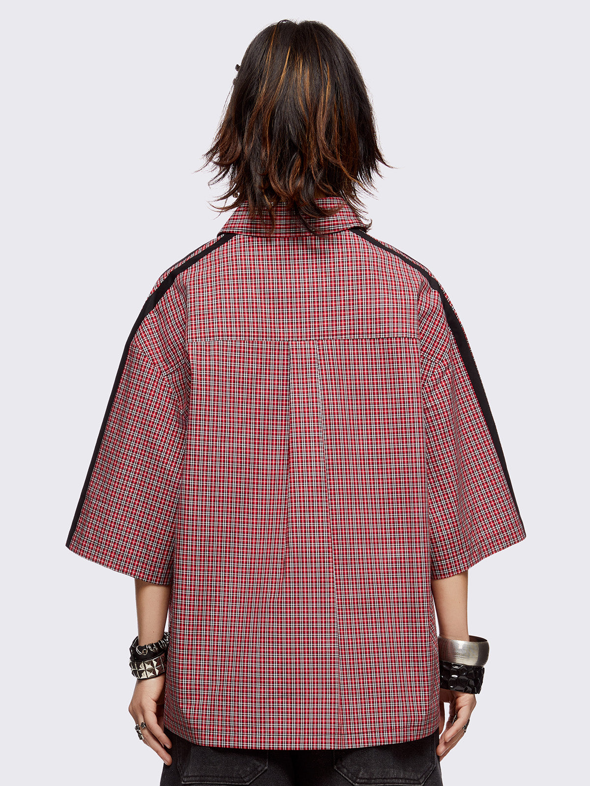 Checkered bowling shirt in red with black star patch